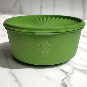 Tupperware Servalier Apple Green Canister with Sealing Lid Vintage 3" tall
